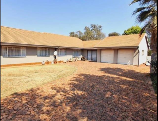 4 BEDROOM HOUSE FOR SALE IN VAAL PARK EXT 1